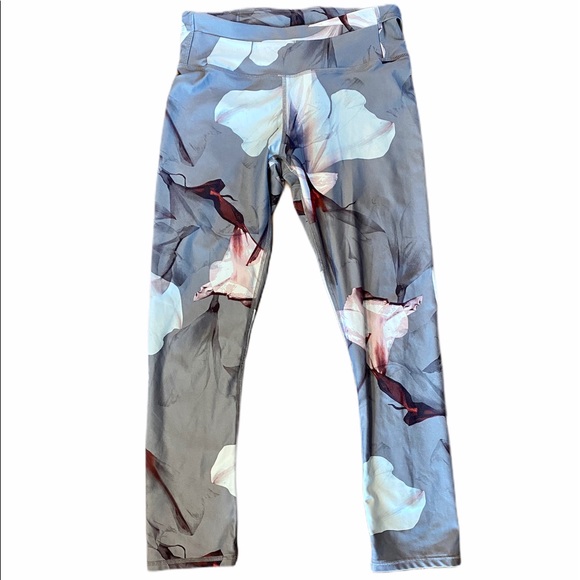 FABLETICS Gia Mirage Print Capri Leggings - Picture 3 of 11